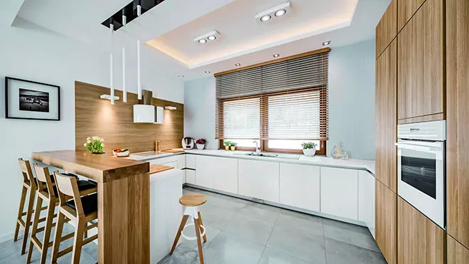 techo de pladur con luces en cocina